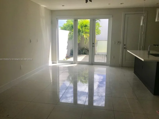 10464 NW 66th St, Doral FL 33178