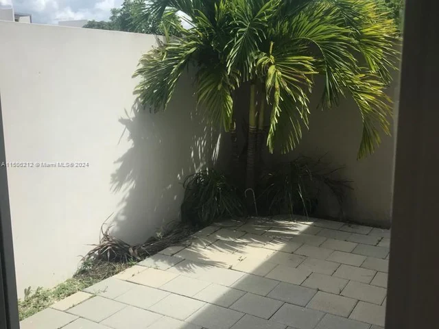 10464 NW 66th St, Doral FL 33178