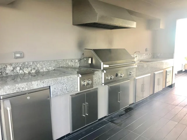 10464 NW 66th St, Doral FL 33178