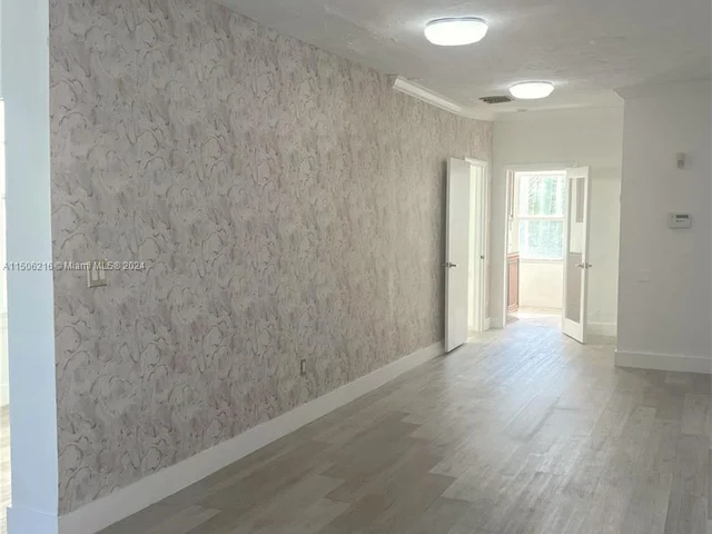 421 Washington Ave # 203, Miami Beach FL 33139