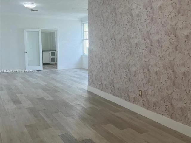 421 Washington Ave # 203, Miami Beach FL 33139