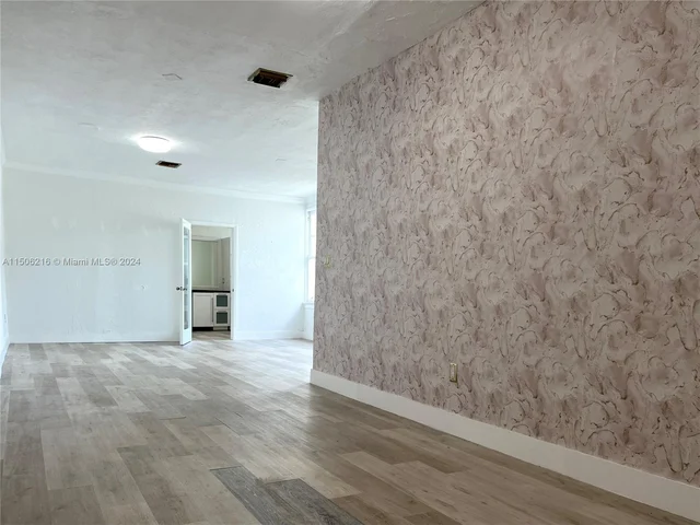 421 Washington Ave # 203, Miami Beach FL 33139