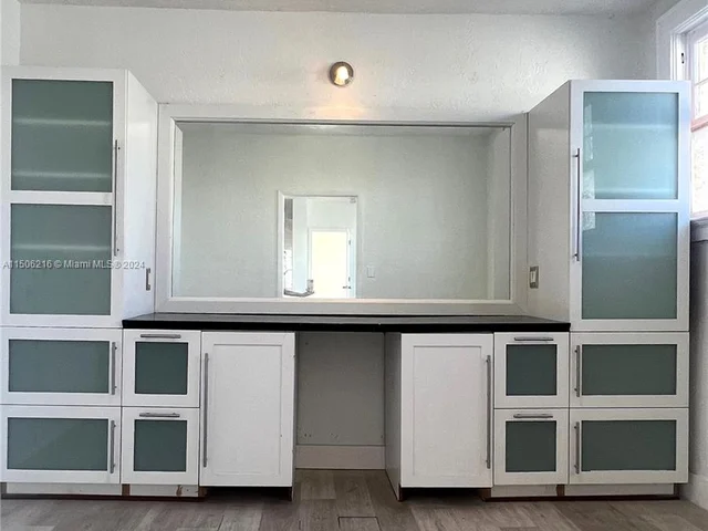 421 Washington Ave # 203, Miami Beach FL 33139