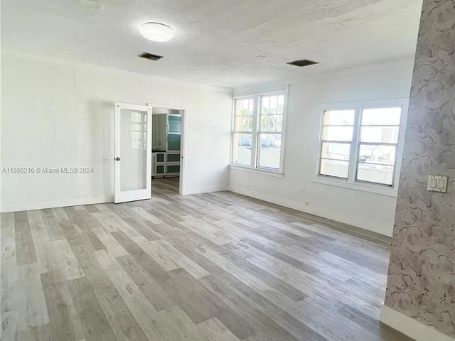 421 Washington Ave # 203, Miami Beach FL 33139