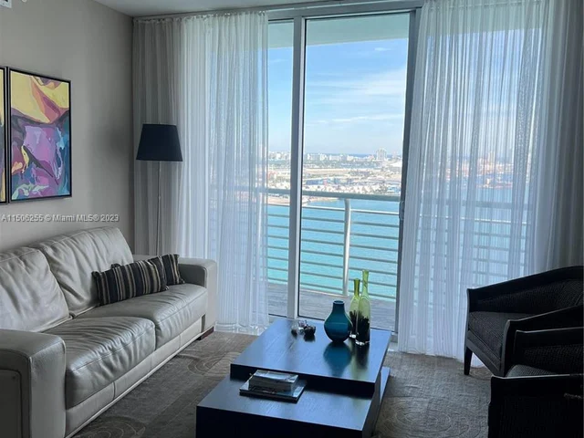 335 S Biscayne Blvd # 2712, Miami FL 33131