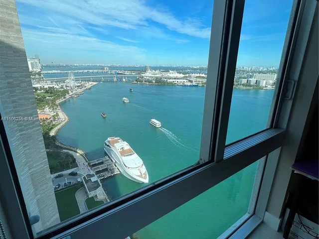 335 S Biscayne Blvd # 2712, Miami FL 33131