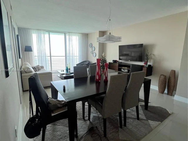 335 S Biscayne Blvd # 2712, Miami FL 33131