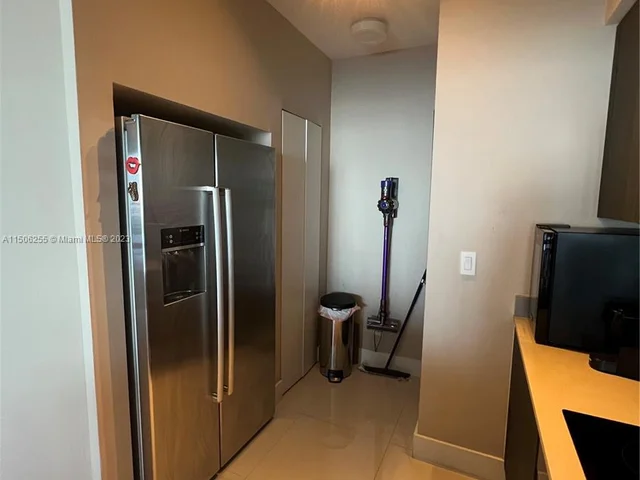 335 S Biscayne Blvd # 2712, Miami FL 33131