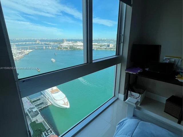 335 S Biscayne Blvd # 2712, Miami FL 33131