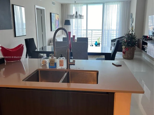 335 S Biscayne Blvd # 2712, Miami FL 33131