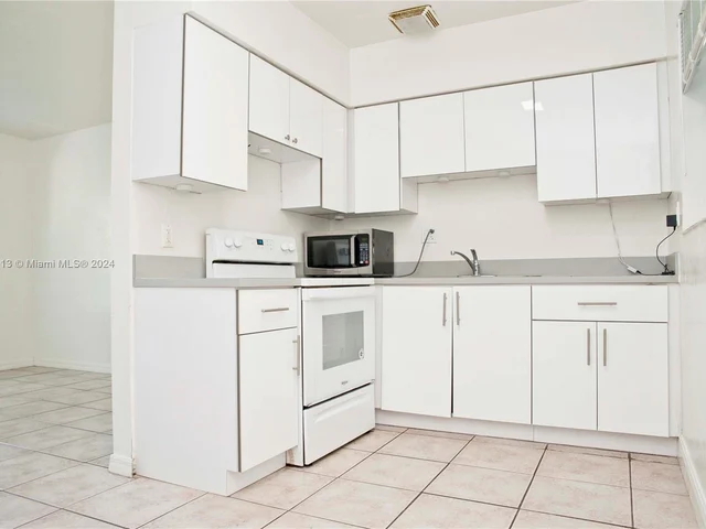 2206 Fillmore St # 6, Hollywood FL 33020