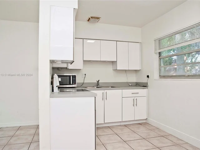 2206 Fillmore St # 6, Hollywood FL 33020