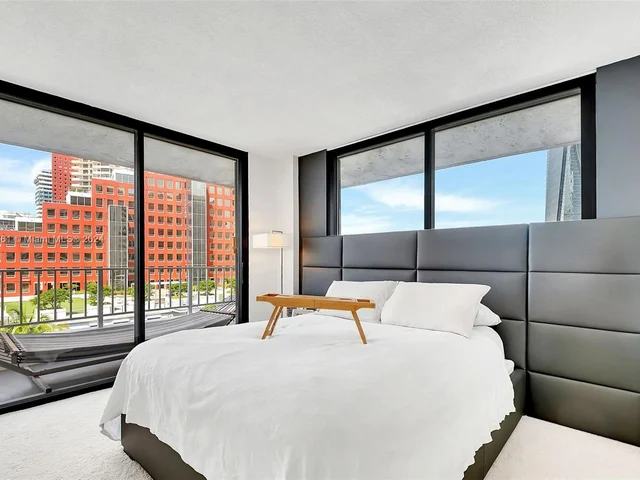 200 SE 15th Rd # 6J, Miami FL 33129