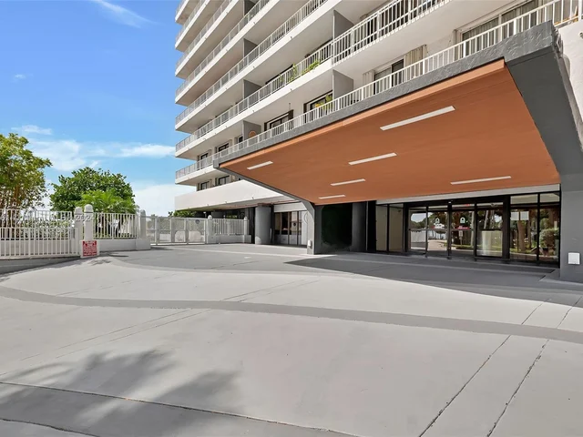 200 SE 15th Rd # 6J, Miami FL 33129