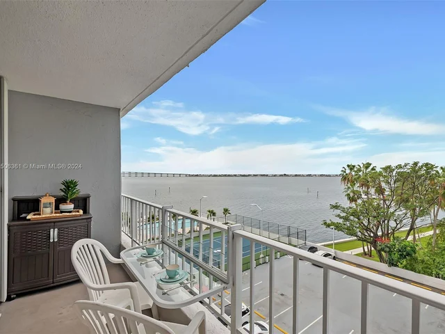 200 SE 15th Rd # 6J, Miami FL 33129