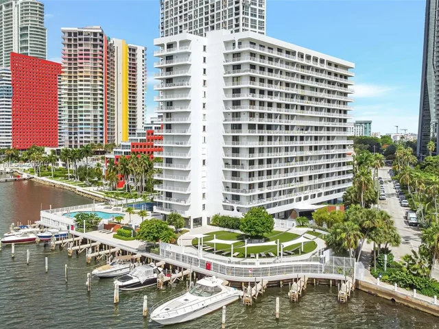 200 SE 15th Rd # 6J, Miami FL 33129
