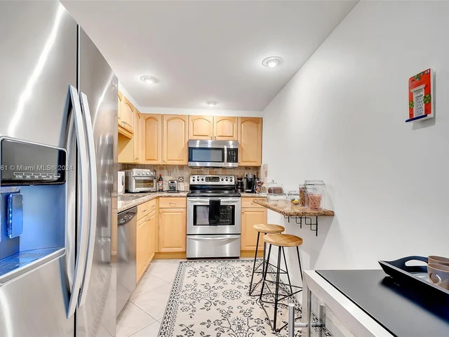 200 SE 15th Rd # 6J, Miami FL 33129