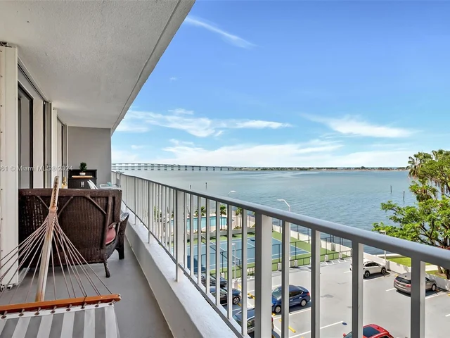 200 SE 15th Rd # 6J, Miami FL 33129