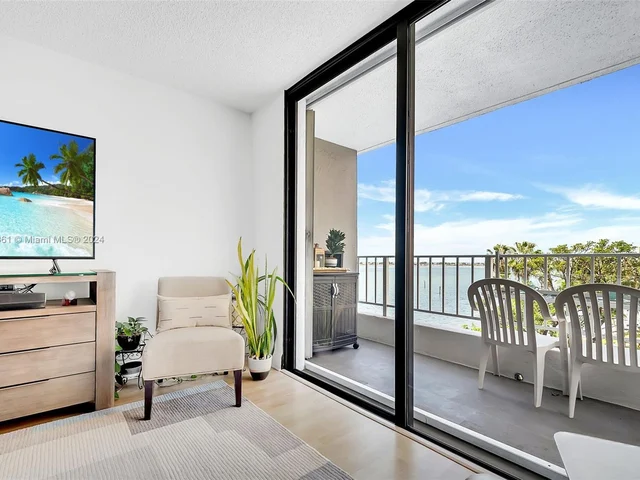 200 SE 15th Rd # 6J, Miami FL 33129