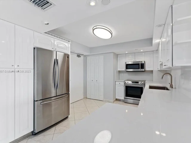 3200 Port Royale Dr N # 2005, Fort Lauderdale FL 33308