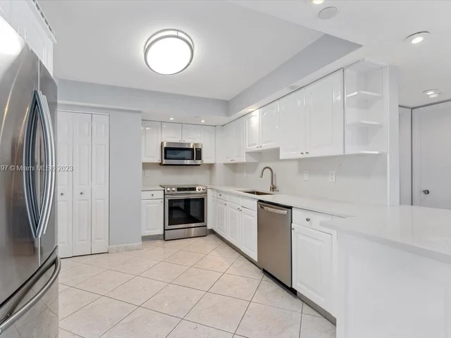 3200 Port Royale Dr N # 2005, Fort Lauderdale FL 33308