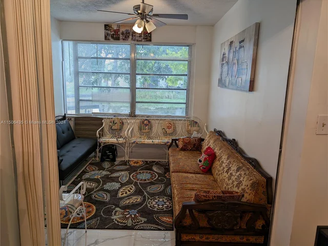 4550 NW 43rd St, Lauderdale Lakes FL 33319