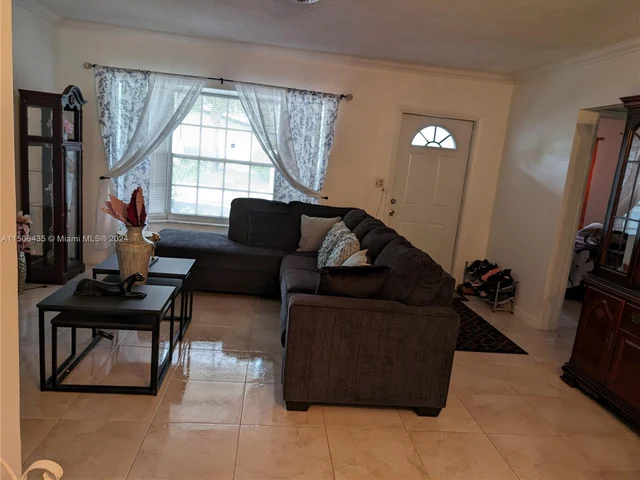 4550 NW 43rd St, Lauderdale Lakes FL 33319