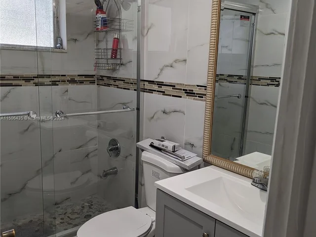 4550 NW 43rd St, Lauderdale Lakes FL 33319