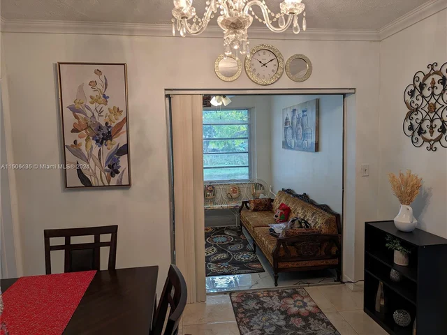 4550 NW 43rd St, Lauderdale Lakes FL 33319