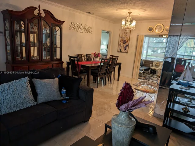 4550 NW 43rd St, Lauderdale Lakes FL 33319