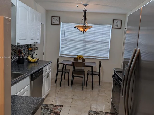 4550 NW 43rd St, Lauderdale Lakes FL 33319