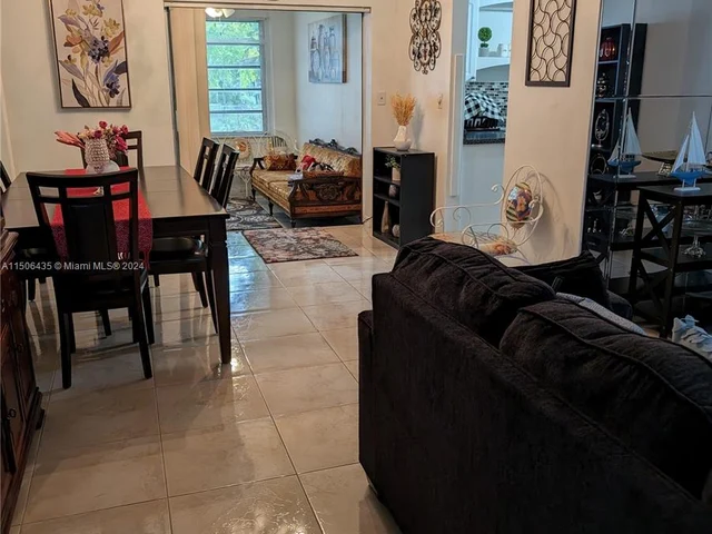 4550 NW 43rd St, Lauderdale Lakes FL 33319