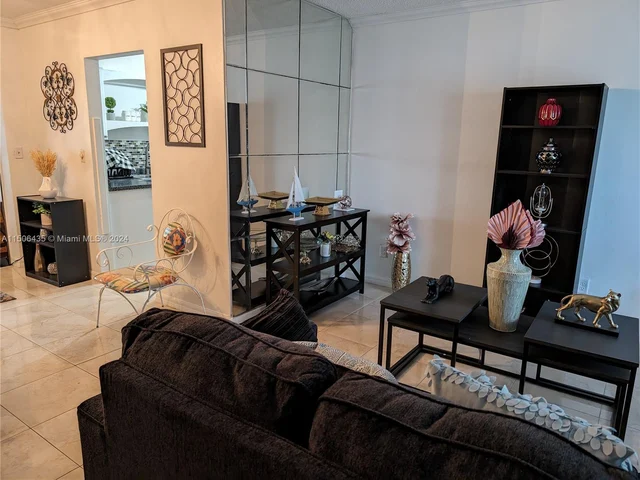 4550 NW 43rd St, Lauderdale Lakes FL 33319