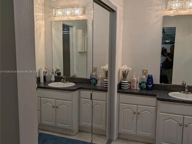 4550 NW 43rd St, Lauderdale Lakes FL 33319