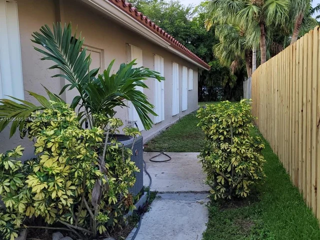 9039 NW 21st Ct, Coral Springs FL 33071