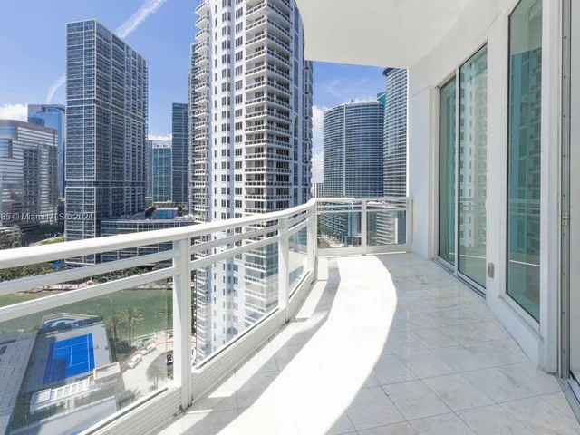 900 Brickell Key BL # 1905, Miami FL 33131