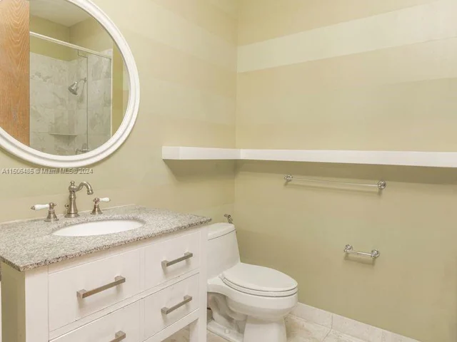 900 Brickell Key BL # 1905, Miami FL 33131