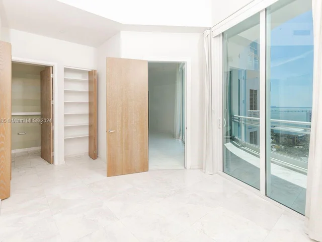 900 Brickell Key BL # 1905, Miami FL 33131