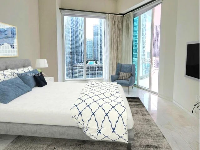 900 Brickell Key BL # 1905, Miami FL 33131