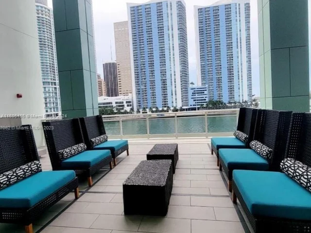 900 Brickell Key BL # 1905, Miami FL 33131