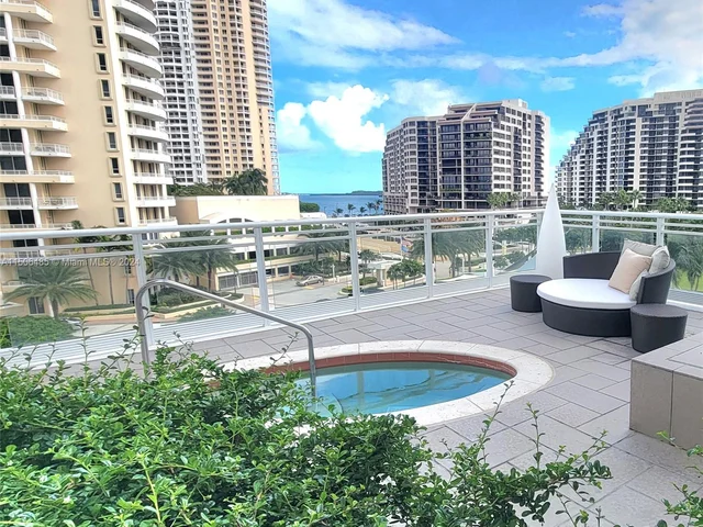 900 Brickell Key BL # 1905, Miami FL 33131