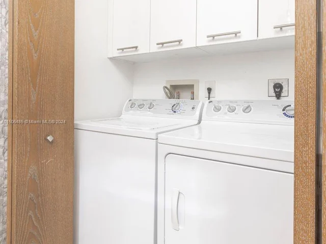 900 Brickell Key BL # 1905, Miami FL 33131