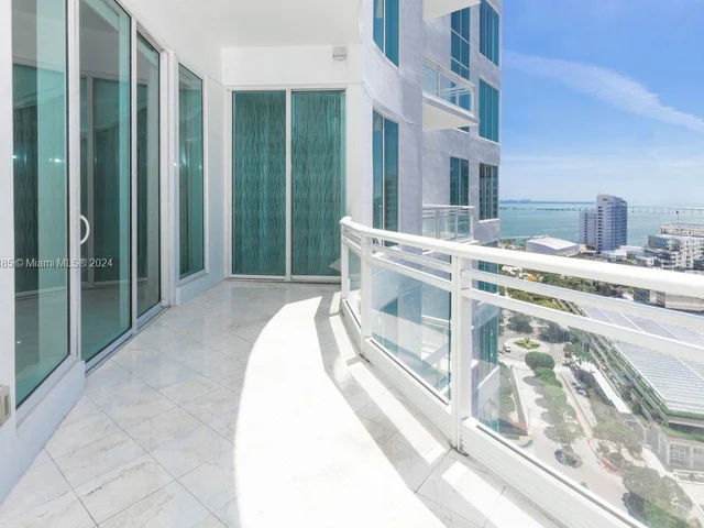 900 Brickell Key BL # 1905, Miami FL 33131