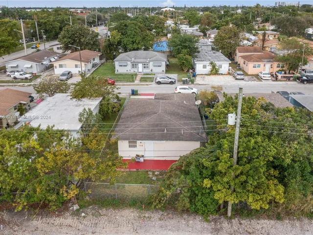 745 NW 3rd Ct, Hallandale Beach FL 33009