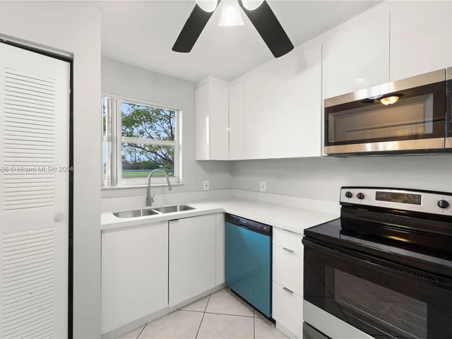 745 NW 3rd Ct, Hallandale Beach FL 33009