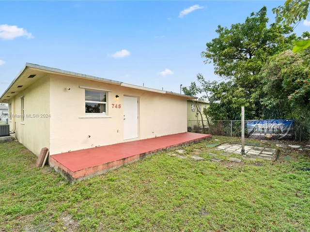 745 NW 3rd Ct, Hallandale Beach FL 33009