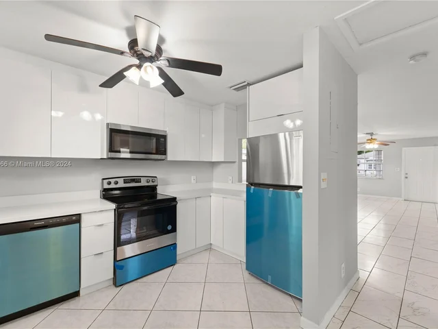 745 NW 3rd Ct, Hallandale Beach FL 33009