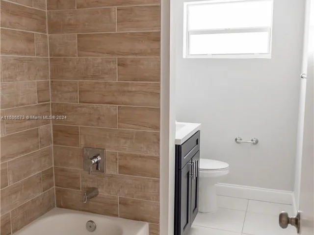 7571 Eaton St, Hollywood FL 33024