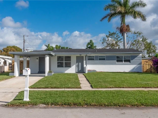 7571 Eaton St, Hollywood FL 33024