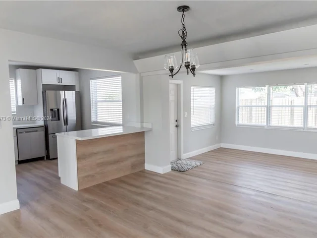 7571 Eaton St, Hollywood FL 33024